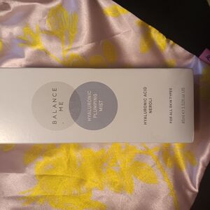 BALANCE ME- Hyaluronic Plumping Mist - White and Gray